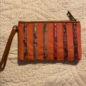 Zipper pouch wristlet